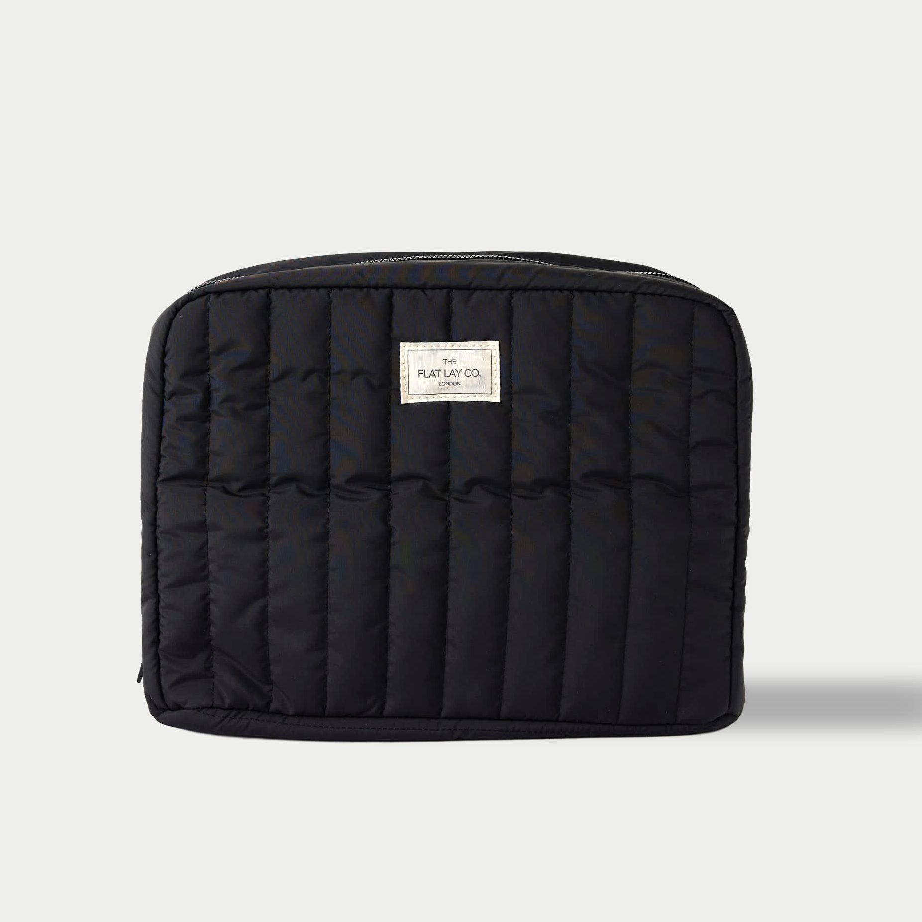 Flat Lay the Showcase Xl Make Up Bag