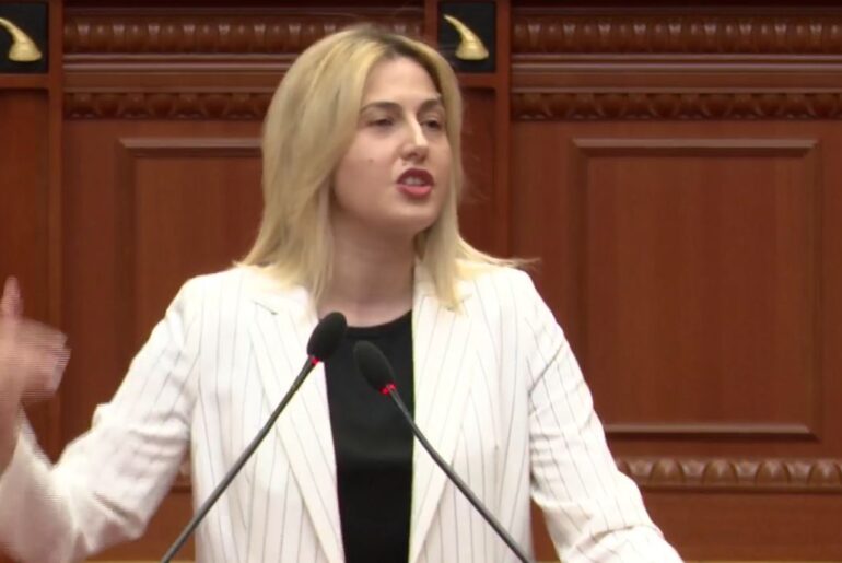"Don't be a shield for Balluk's immunity", Zhupa replies to Balla: Apologize for desecrating the national flag and violating protesters - Balkanweb.com