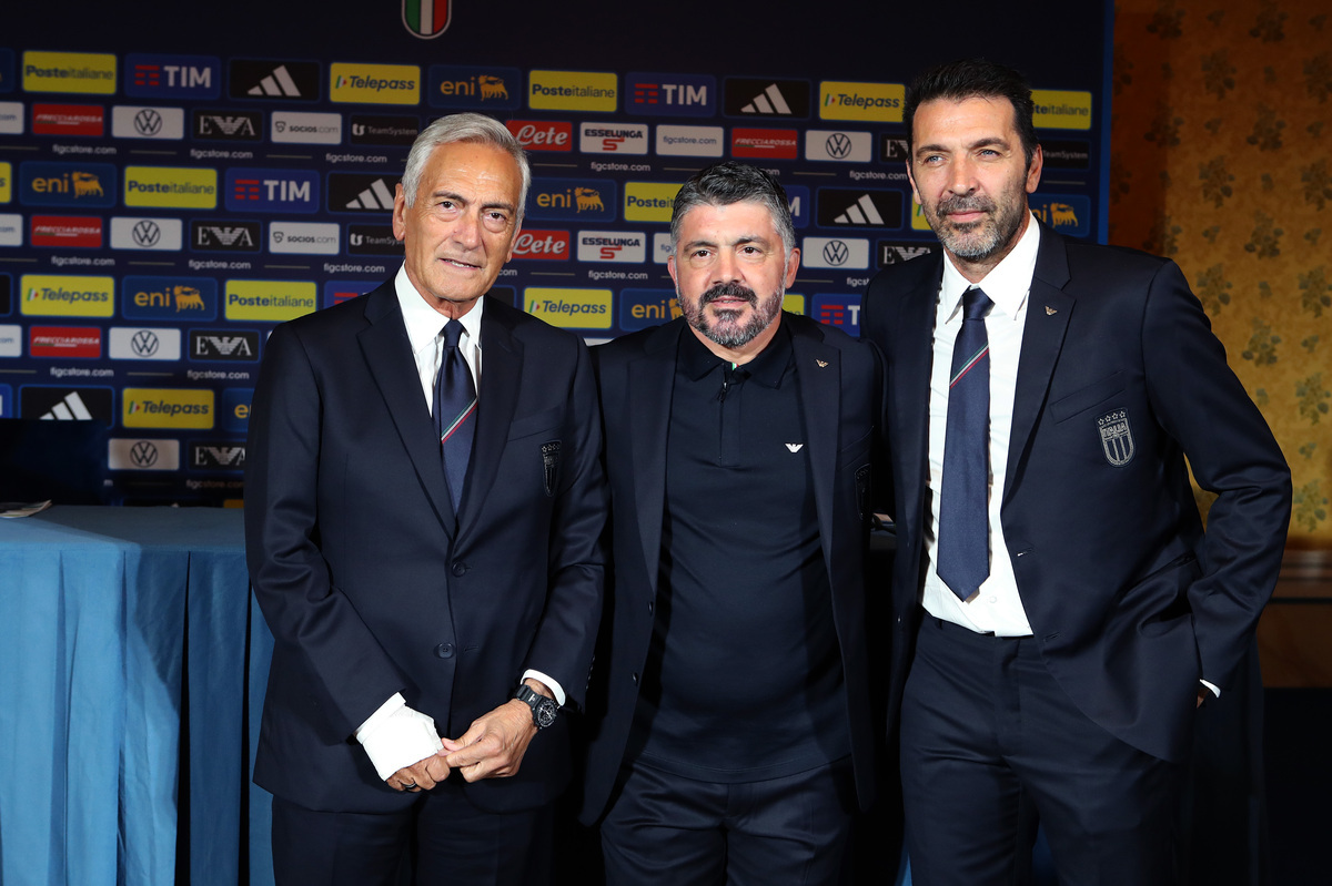 ROME, ITALY - JUNE 19: Gianluigi Buffon, Italy new head coach Gennaro Gattuso and FIGC president Gabriele Gravina pose during the press conference at Hotel Parco dei Principi on June 19, 2025 in Rome, Italy. (Photo by Paolo Bruno/Getty Images)