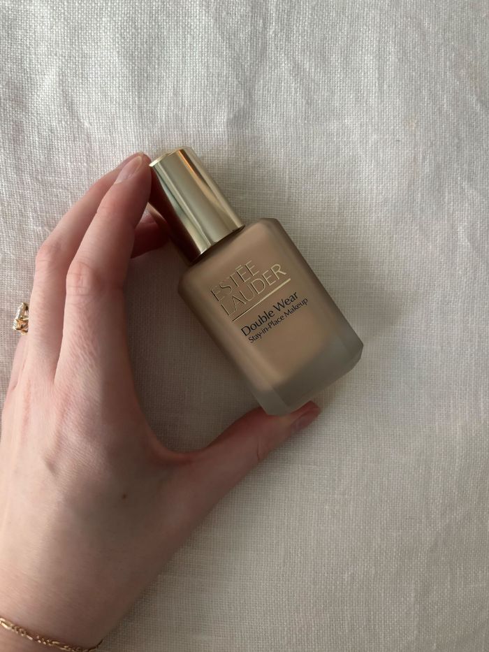 Deputy beauty editor Grace Lindsay holding the Estée Lauder Double Wear