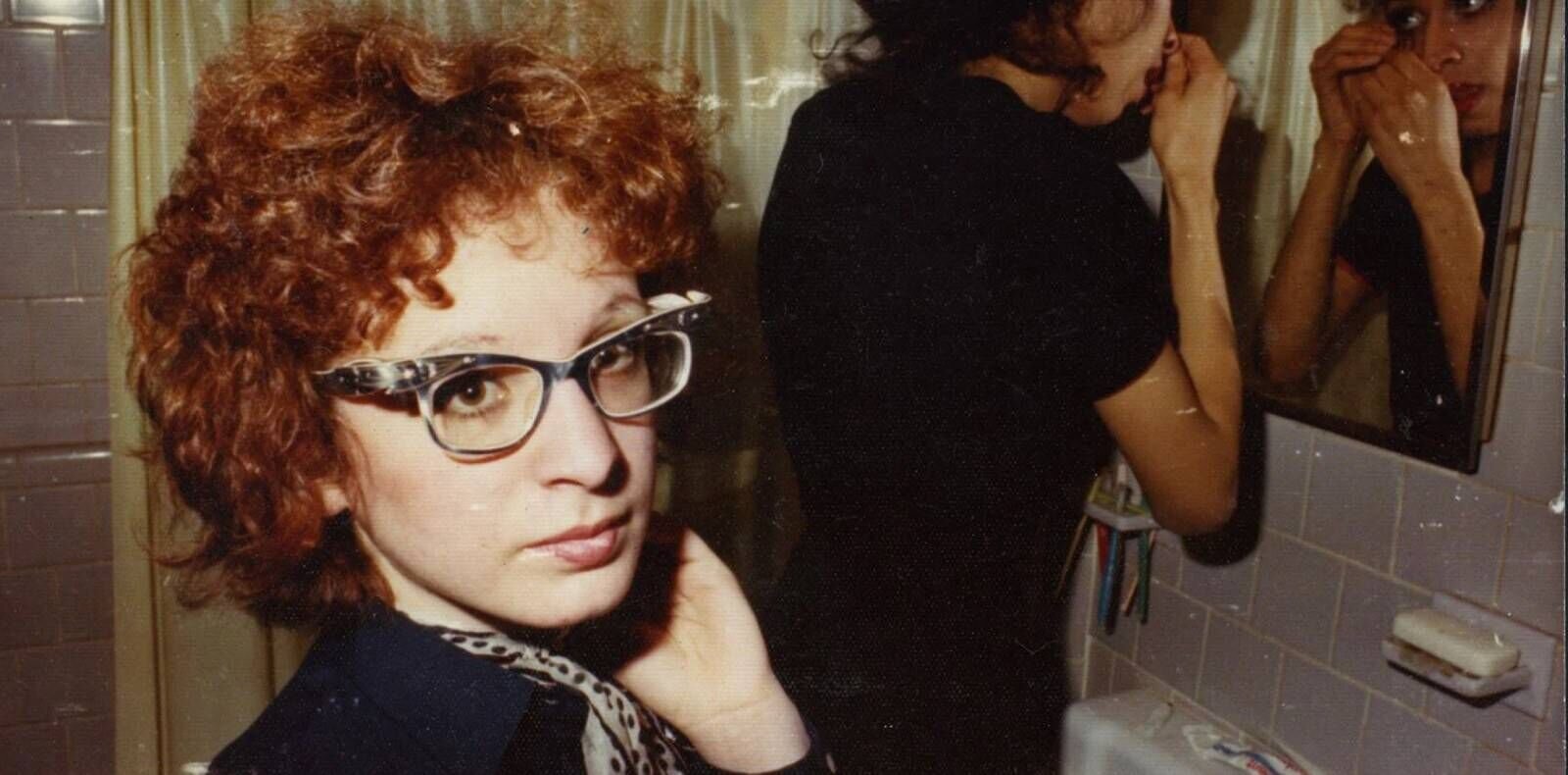 Nan Goldin in All the Beauty and the Bloodshed (2023). © Nan Goldin.