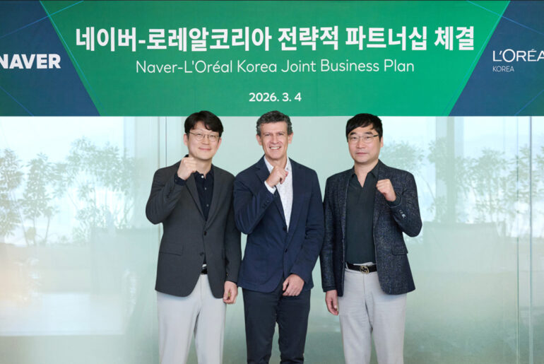 From left: Han Jae-young, an executive of ad sales at Naver, Rodrigo Pizarro, CEO of L