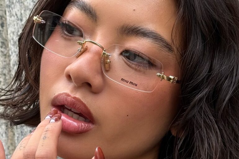 The Olsen Tuck is the perfect metro-muse hairstyle Tutorial for an effortless yet trendy hair look