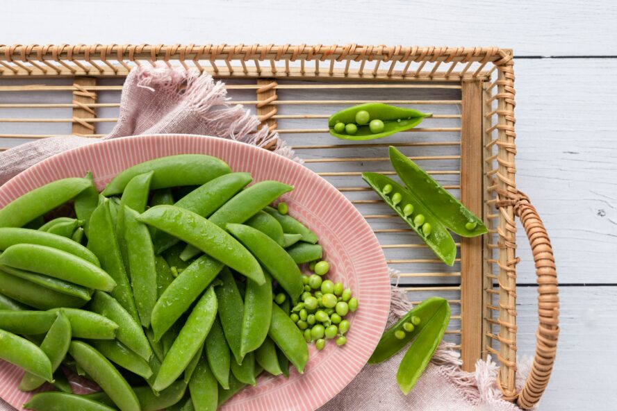 sugar snap peas seasonal spring produce olivie strauss unsplash