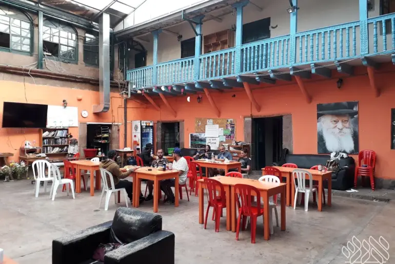 Meat and Milk Restaurant Uses 'Chabad' to Market Seder