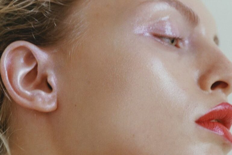 The 6 Best Lymphatic Drainage Tools for Depuffing, According to Beauty Experts