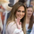 Jennifer Lopez flaunts svelte silhouette in gym’s fitness frame
