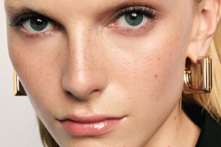 How To Do The Wet Lashes Makeup Trend This Spring