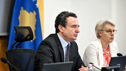 Kurti gathers the Government online, "supplements and changes" the decision on the Jurisprudence Commission, which they reacted to