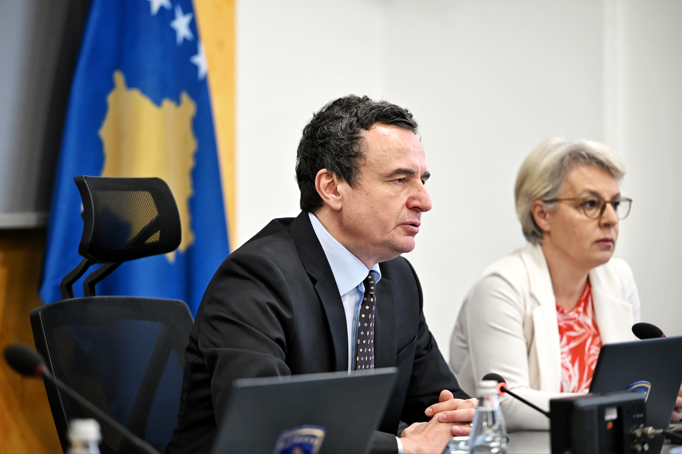 Kurti gathers the Government online, "supplements and changes" the decision on the Jurisprudence Commission, which they reacted to