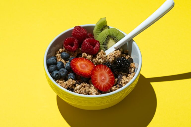 What's The Best Time Of Day To Eat Fiber? Dietitians Weigh In