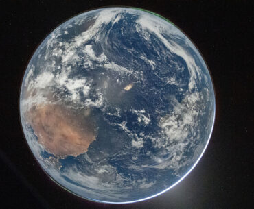 Artemis II's moonbound astronauts capture Earth's brilliant blue beauty as they leave it behind