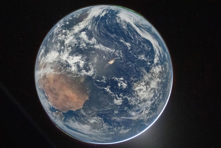 Artemis II's moonbound astronauts capture Earth's brilliant blue beauty as they leave it behind