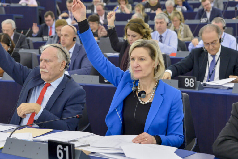 Legal affairs committee hears testimony from Niebler • Table.Briefings