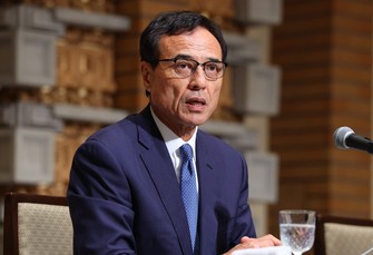 Ex-Suntory chairman referred to prosecutors over supplement imports