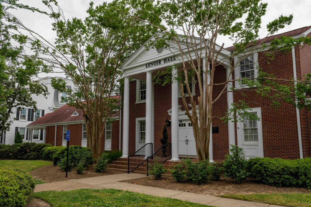 Pro chef teaches fine dining to nutrition and hospitality students – The Daily Mississippian