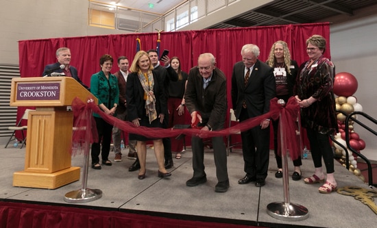 UMC officially dedicates its wellness center to Les Nielsen and family – KROX