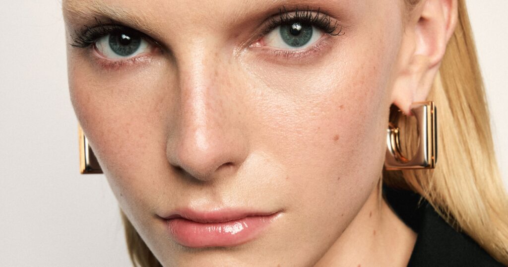 How To Do The Wet Lashes Makeup Trend This Autumn