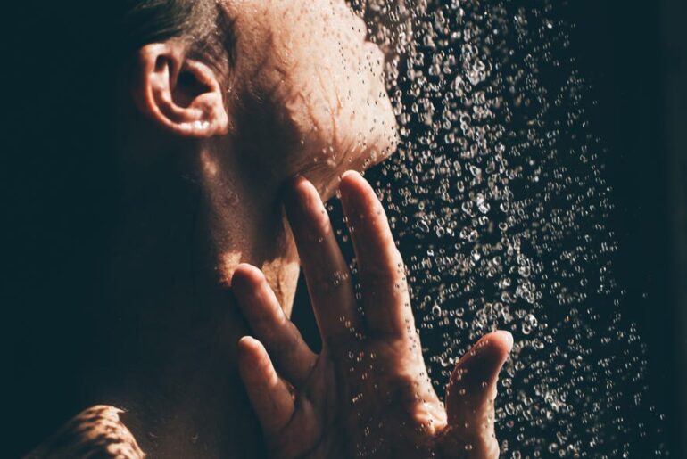 Should You Apply Lotion After You Shower? ELLE Editors on the Viral TikTok Debate