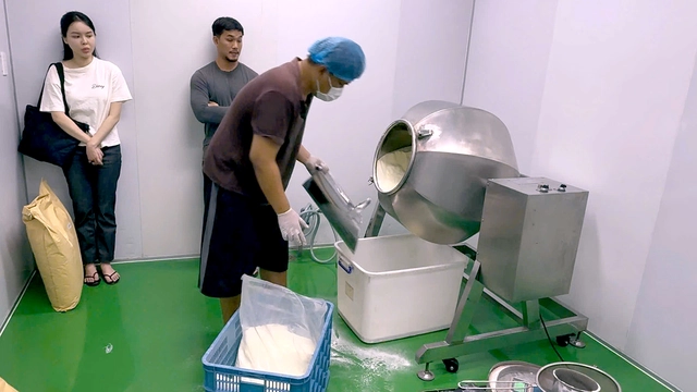 Couple arrested for allegedly producing tainted weight-loss supplements in Ho Chi Minh City- Ảnh 2.