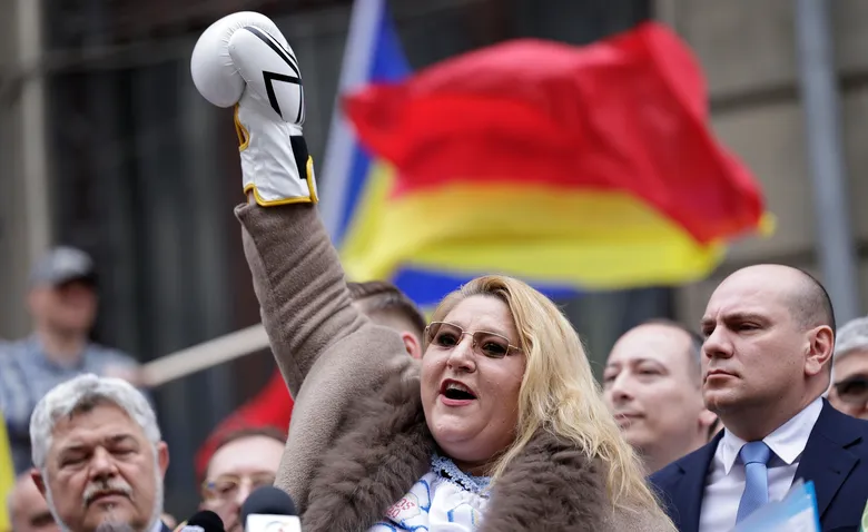 The European Parliament has lifted the immunity of a Romanian MEP who vowed to "break Zelenskyy's legs."