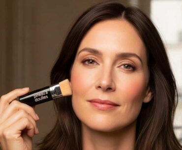 Scott Barnes, J.Lo's make-up artist, reveals the gesture to banish after 40 for an immediate lifting effect