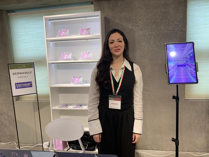 Dermaself CEO Elena Setaro presents her company’s AI skin assessment program at Italian Beauty Days 2026 at High Street Italia in Sinsa-dong, Gangnam District in Seoul, April 20. Korea Times photo by Anna J. Park 