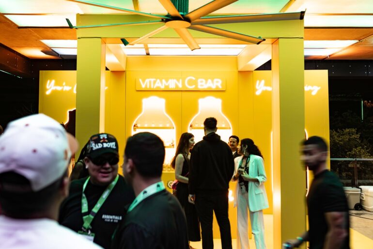 Garnier Partners Rolling Stone Micellar Cleansing Water Vitamin C