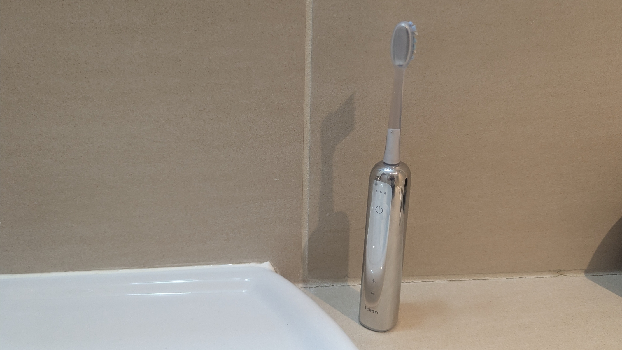 Laifen Wave Pro toothbrush during review with Bristle Protection mode active.