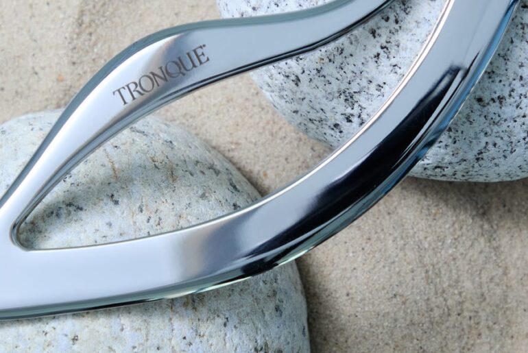 The 9 Best Travel Beauty Tools of 2026, Tested and Reviewed by ELLE Editors