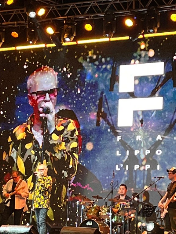 And then came “Beauty and Madness” — the song that didn’t just close the night, but sealed it with pure nostalgia. Fra Lippo Lippi’s beloved 1980s classic, known for its haunting melody and tender reflection on love, loss, and life’s fragile moments, turned USEP Gym into one massive sing-along. As Per Sørensen delivered the final song, fans didn’t just listen — they sang, remembered, and held on to every last note. Via Marianne L. Saberon-Abalayan, SunStar Davao #SunStarEntertainment #AllYouNeedToKnow #fralippolippiliveindavao #SouthbeatProductions