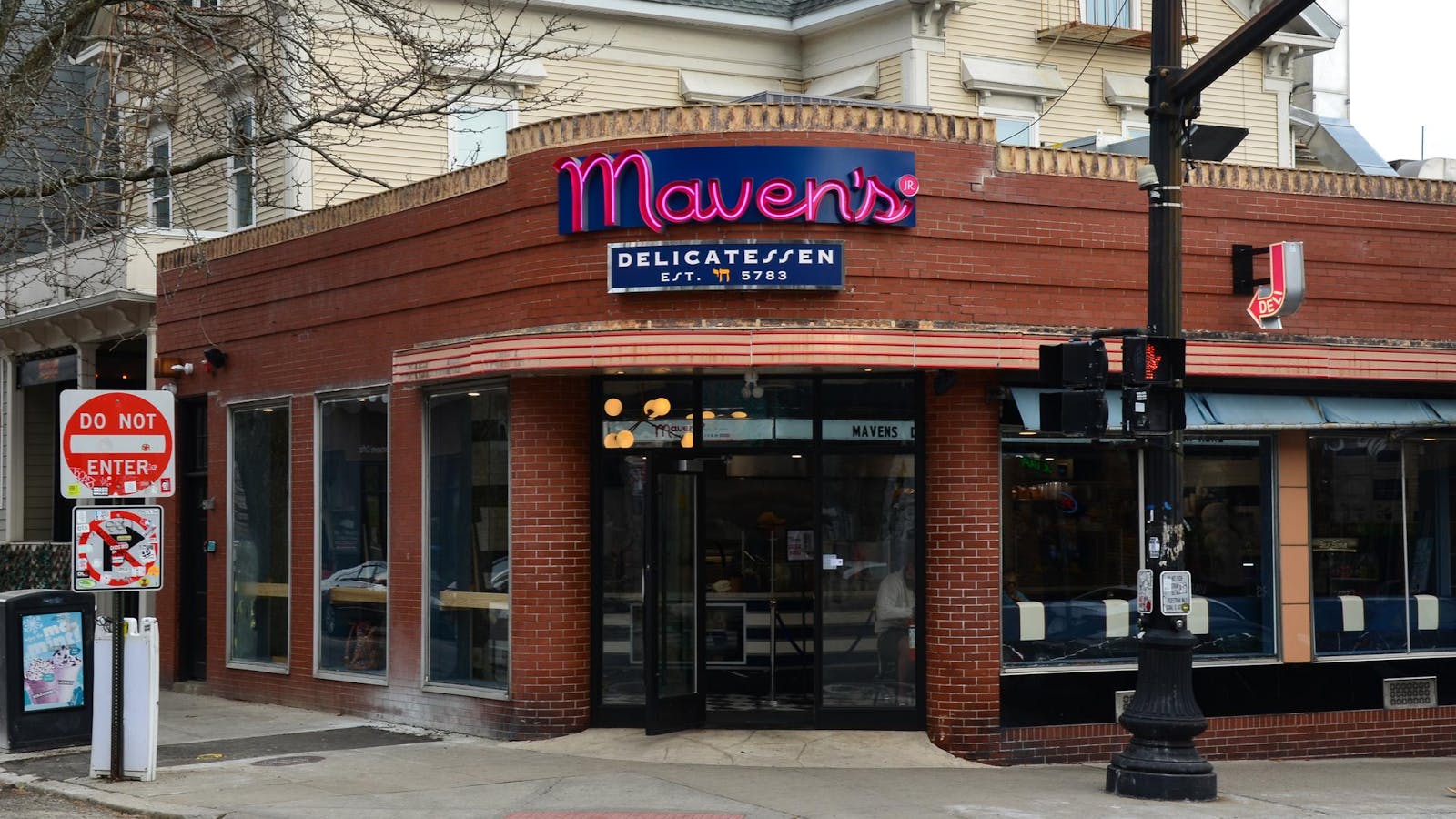 Jewish deli Maven’s Jr. opens on Thayer Street