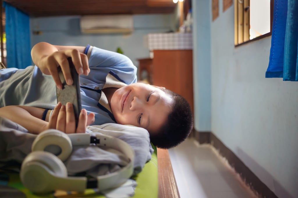 Research suggests that excessive time online may be making children less smart. Photo: Shutterstock