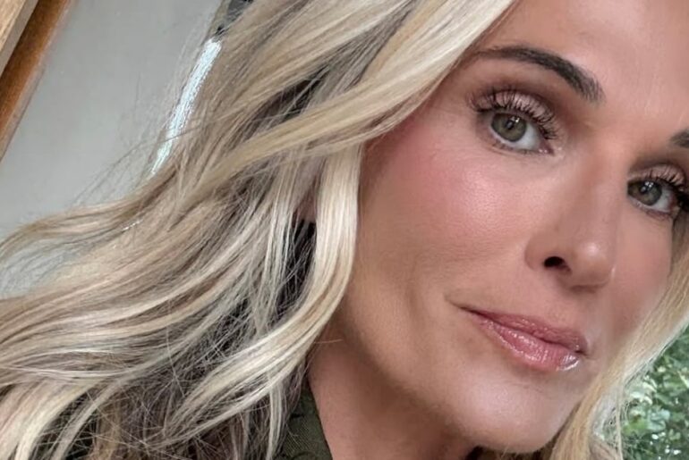 Molly Sims' Beauty Routine Is Elevated Yet Simple