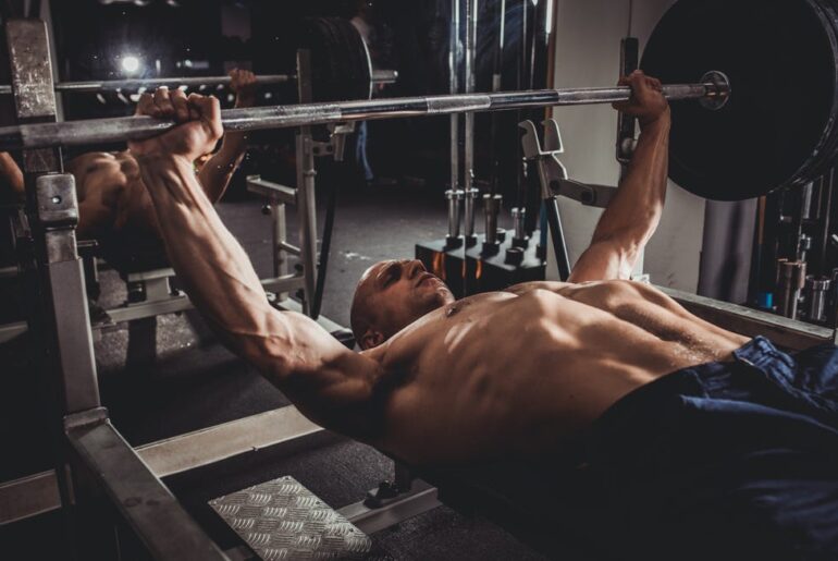 man bench press training