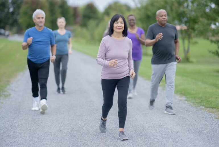 I asked an expert trainer how to make the most of a 20-minute walk and he shared this walking workout