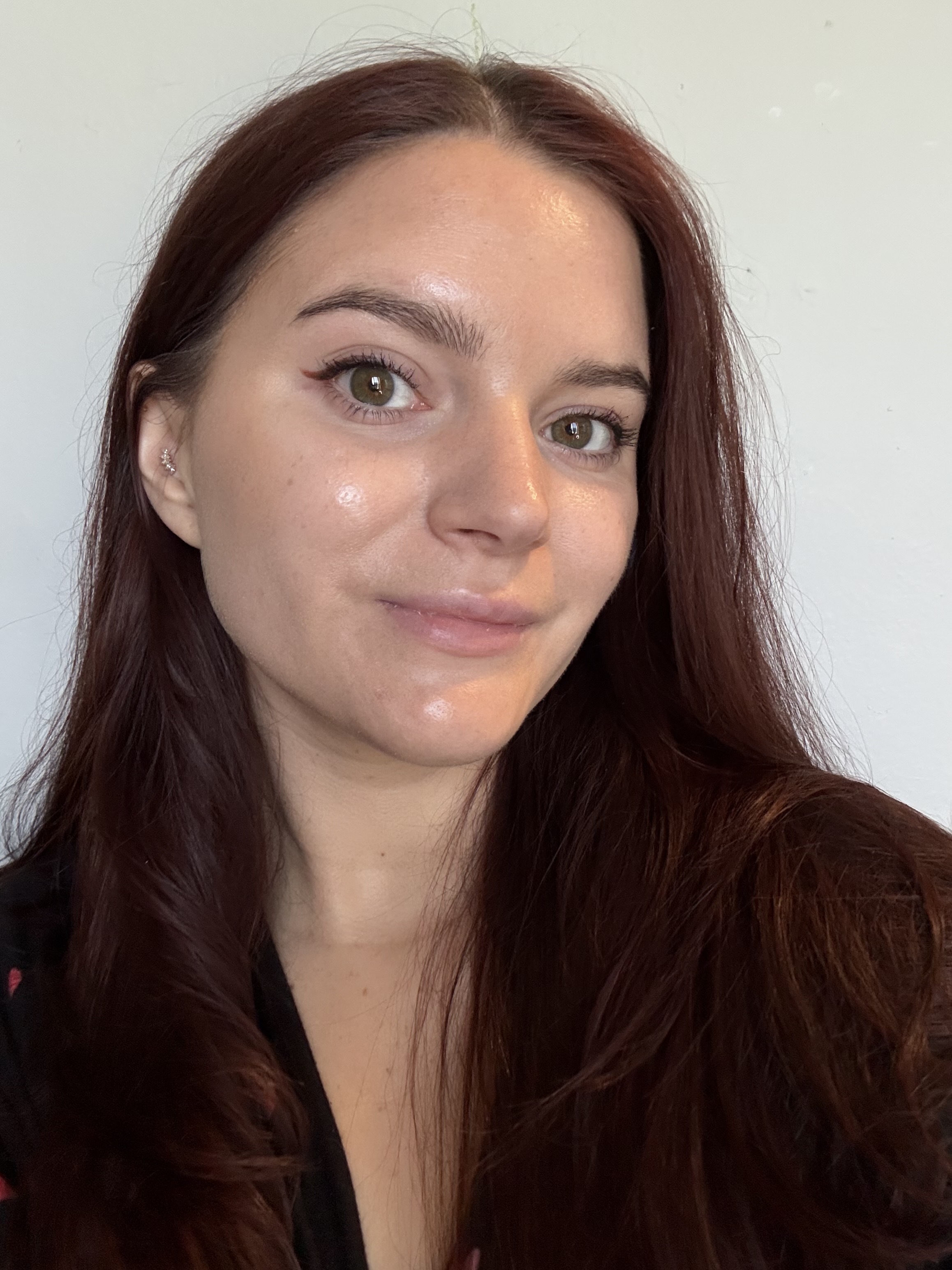 brooke knappenberger selfie wearing HUNG VANNGO BEAUTY Tansculpt Cream Bronzing Contour Balm