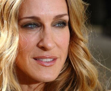 How to Apply Eye Shadow for Mature Skin, According to Makeup Experts