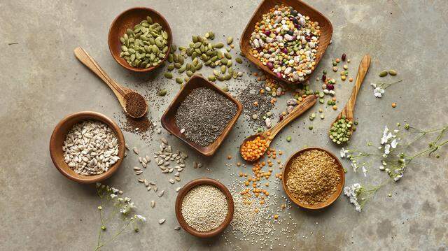 93% of adults don’t get enough fiber and the disease risks are real. Five whole foods doctors want on your weekly plate.