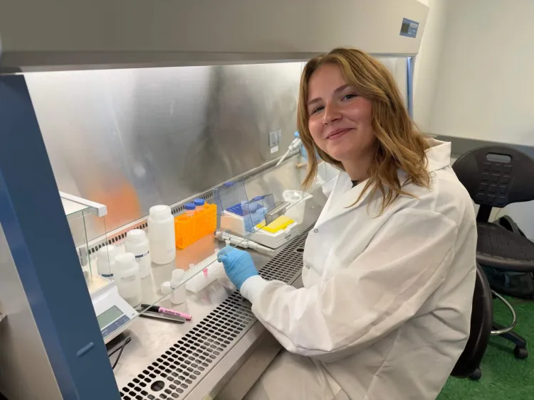 student doing research in the RAMP lab