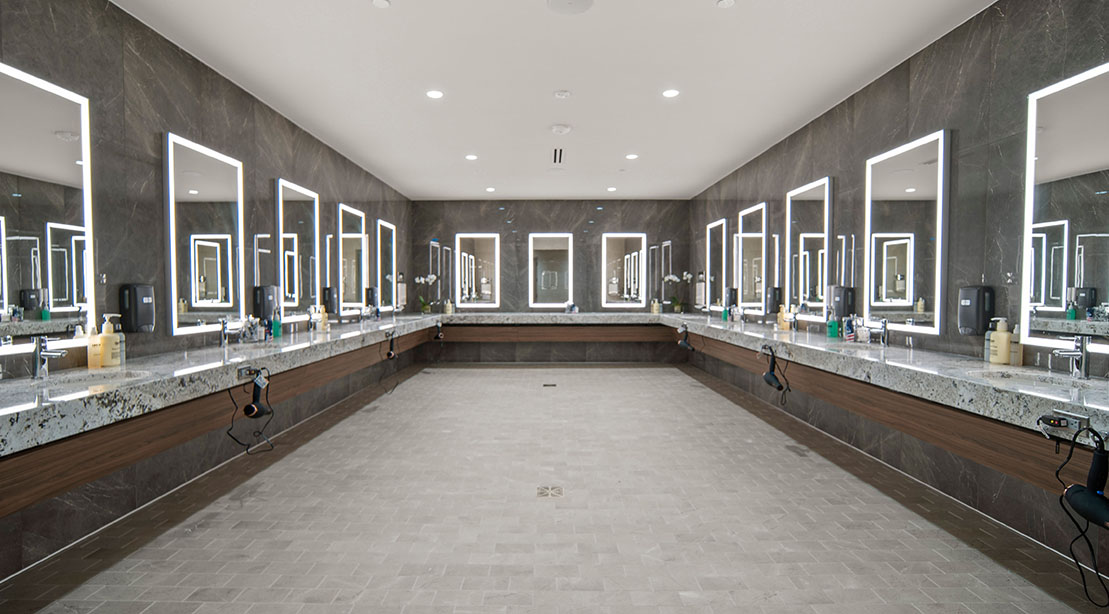 Life Time changing room