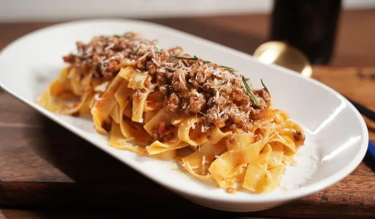 Pasta dish with meat sauce