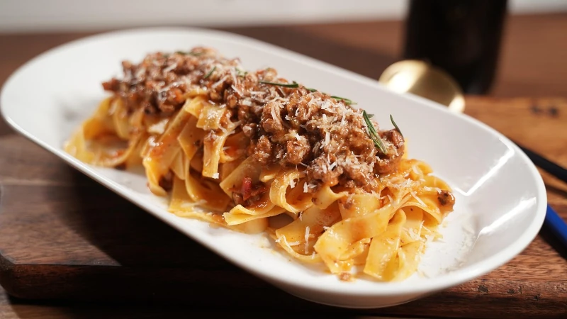 Pasta dish with meat sauce