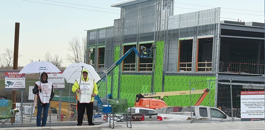 IBEW Local 1 pickets new Arnold Planet Fitness