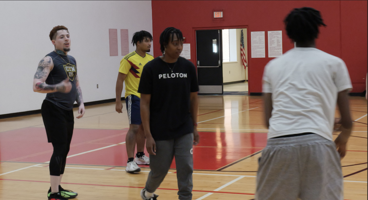 Fire Fitness member Kendall Fischer (far left) competes in TR March Madness 
tournament, held March 26 at Haws Athletic Center.