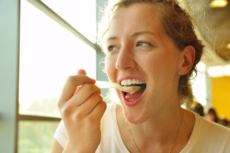 Spring Into Wellness: 6 Mindful Eating Tips to Help You Manage Hunger & Lose Weight