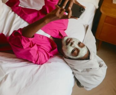 6 Financial Truths That Hit Different When You Didn’t Grow Up With Money