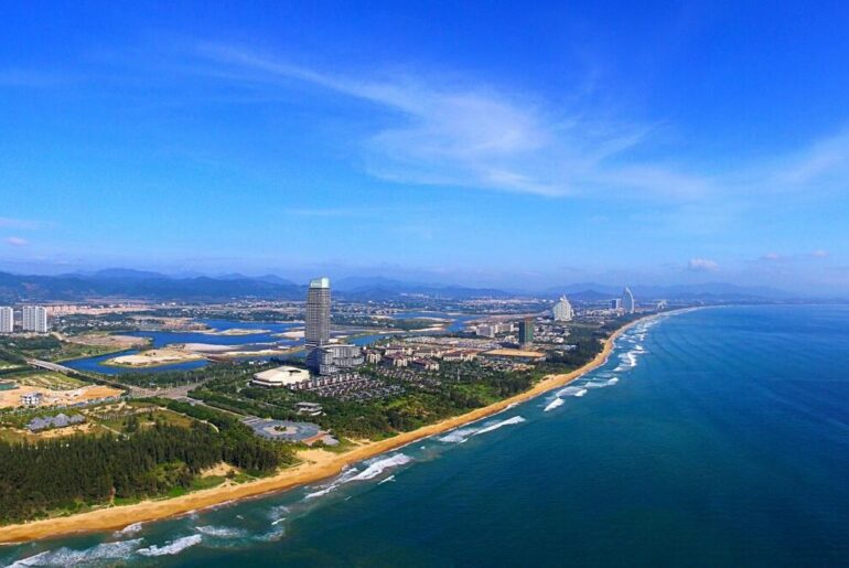 Russian tourists flock to Sanya's Haitang District for winter wellness