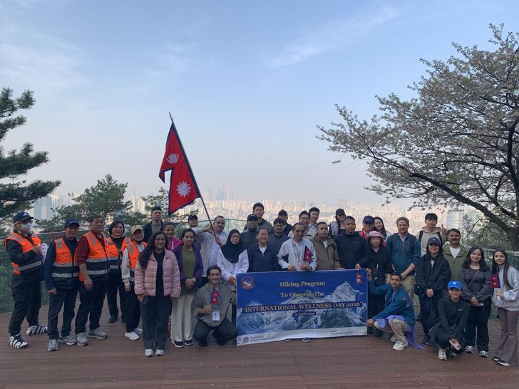 Participants take photos at a scenic viewpoint overlooking Seoul during a hike on Mount Nam in central Seoul, Wednesday, as part of an early-morning program hosted by the Embassy of Nepal in Korea. Korea Times photo by Anna J. Park