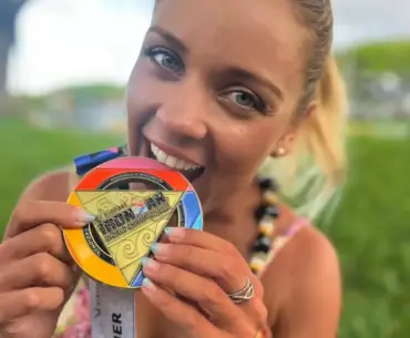 Fitness influencer Mara Flávia disappeared under the water during the swimming portion of a Triathlon (Instagram/@Mara Flávia)